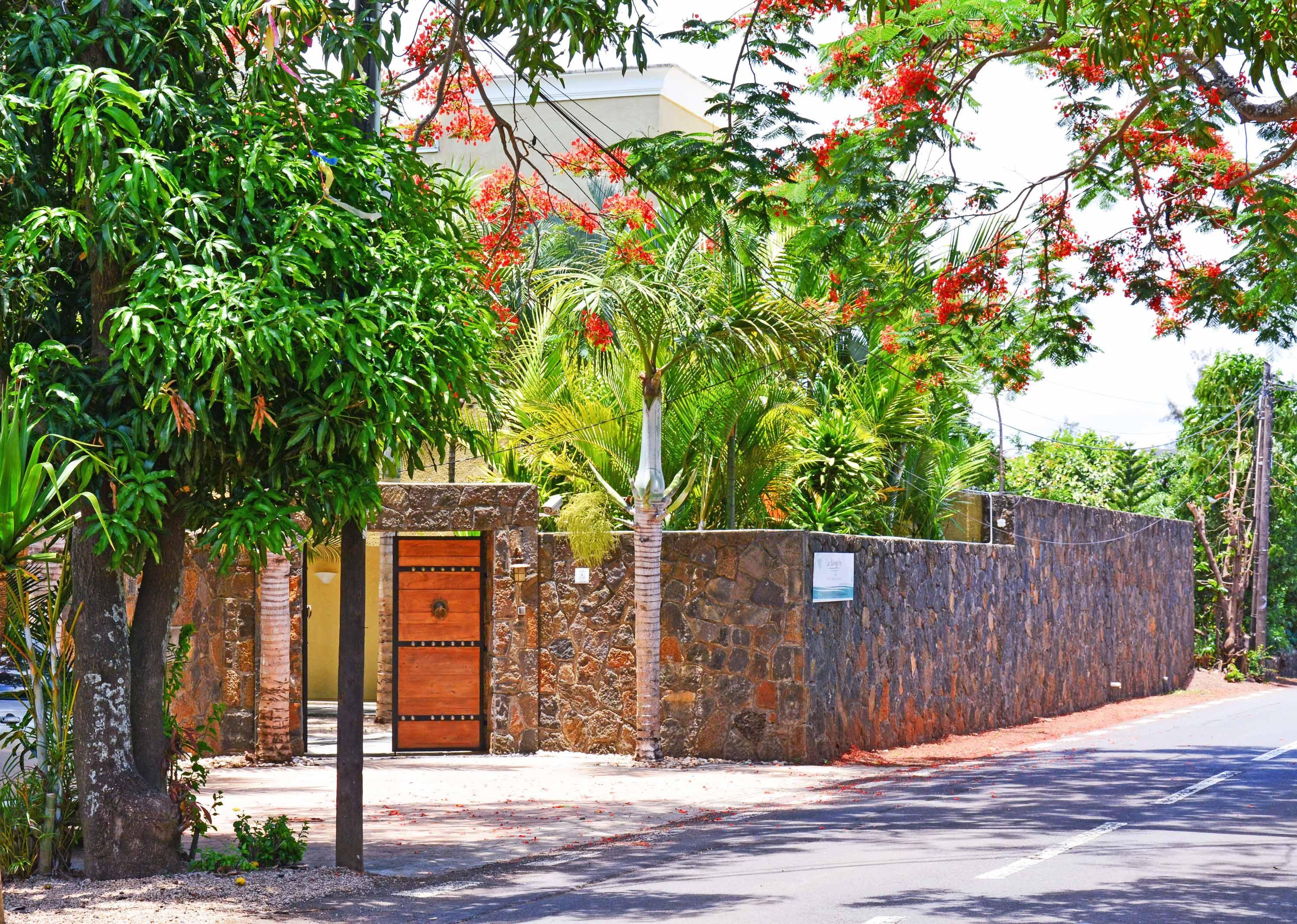 La Margarita Hotel Pointe aux Piments Exterior photo