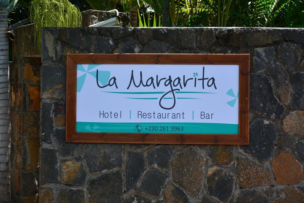 La Margarita Hotel Pointe aux Piments Exterior photo