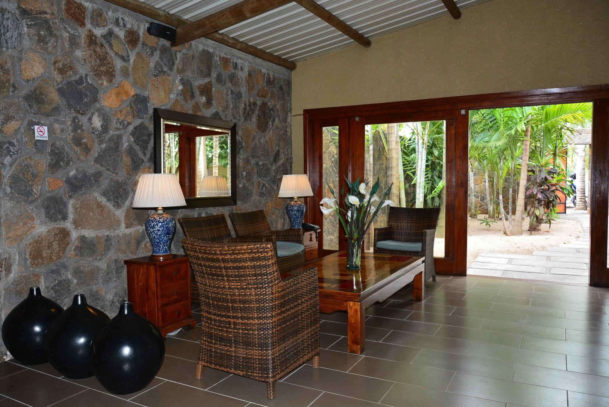 La Margarita Hotel Pointe aux Piments Exterior photo